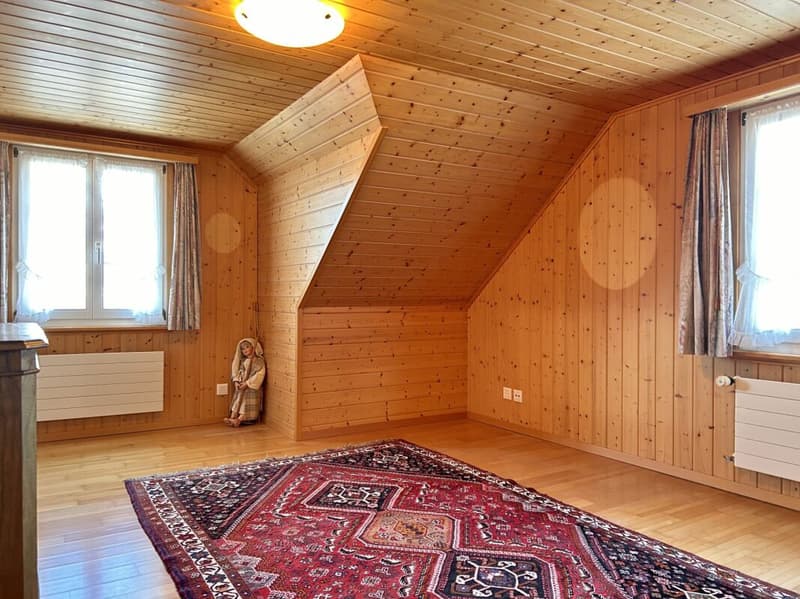 Central semi-detached corner house with a large plot of land for expansion (5)