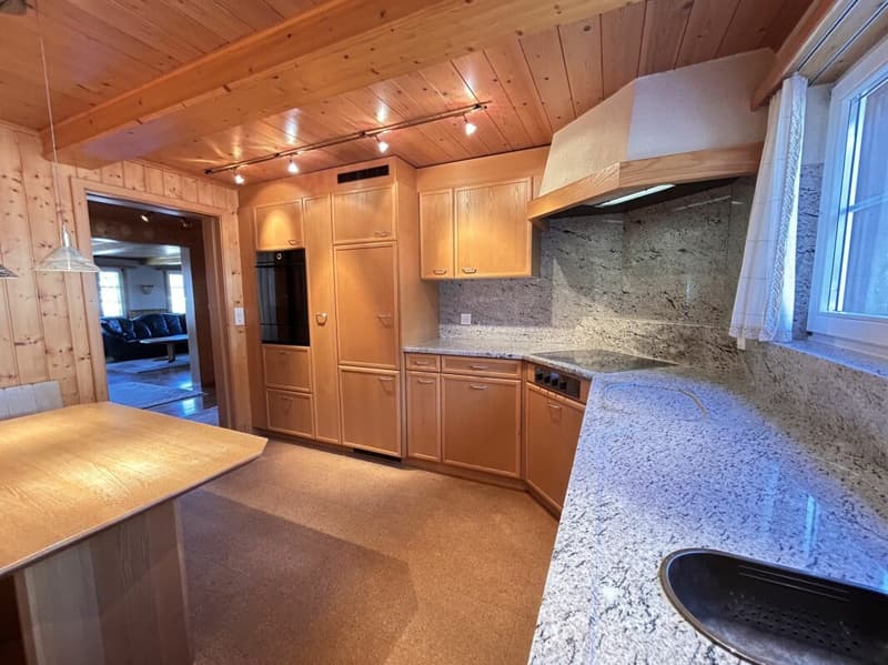 Central semi-detached corner house with a large plot of land for expansion (4)