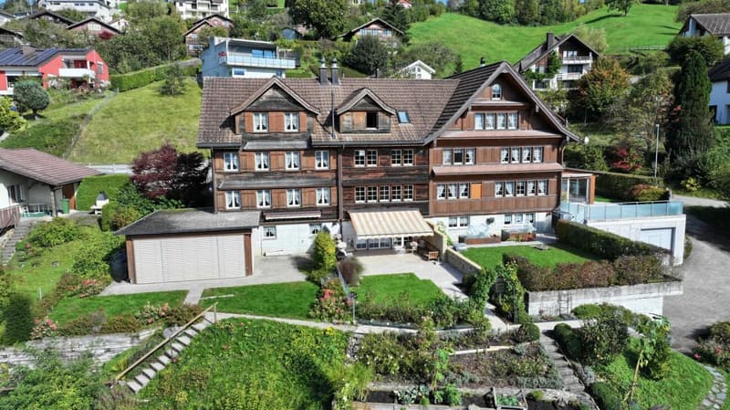 Central semi-detached corner house with a large plot of land for expansion (14)