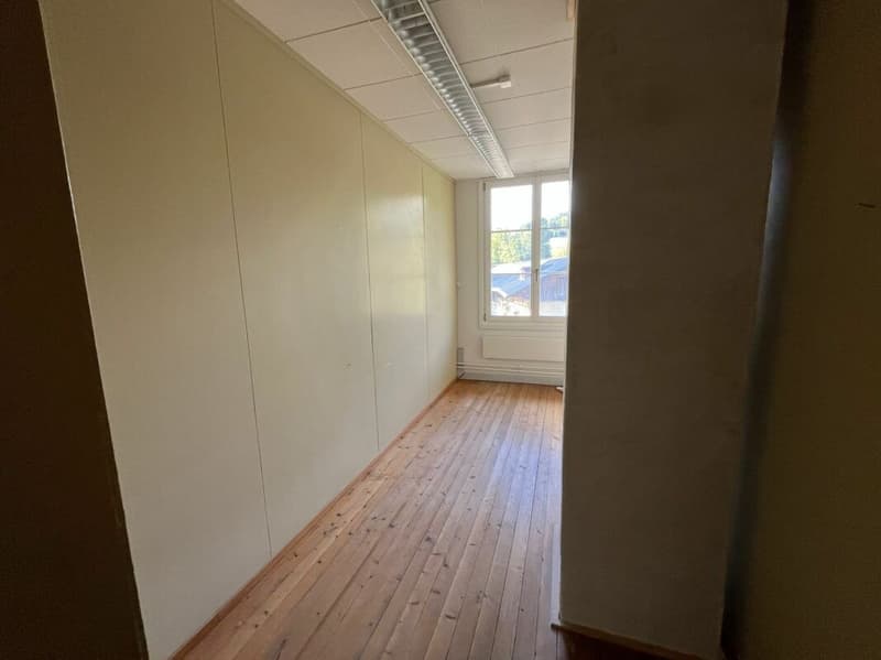 200m² as commercial space or 1-2 apartments (9)