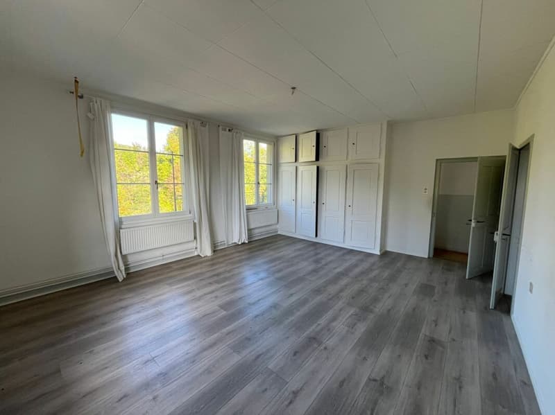200m² as commercial space or 1-2 apartments (11)