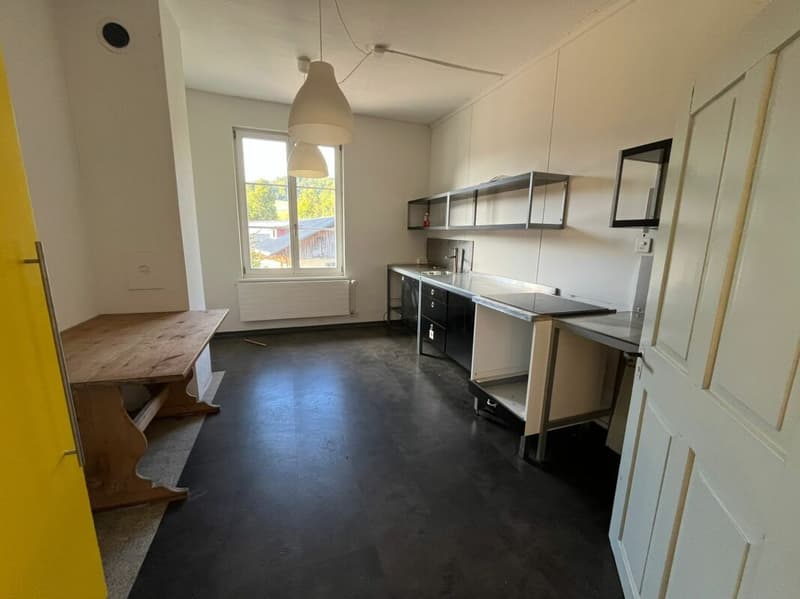 200m² as commercial space or 1-2 apartments (8)