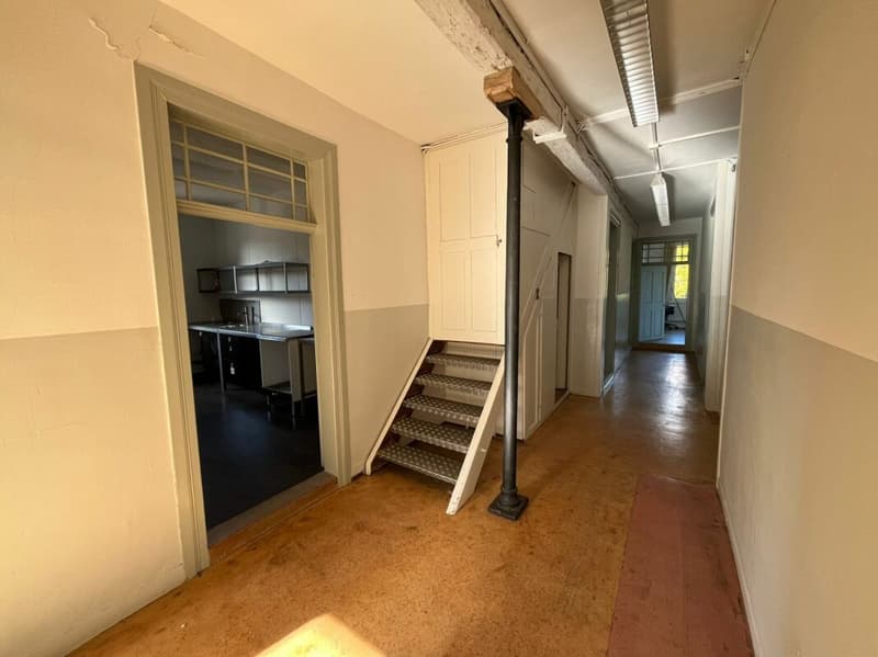 200m² as commercial space or 1-2 apartments (6)