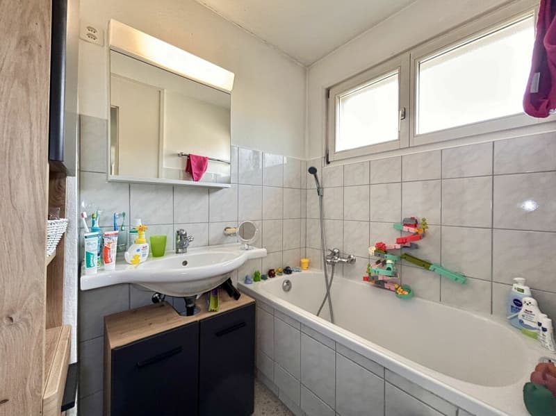 Row house in sunny hillside location with garage (7)