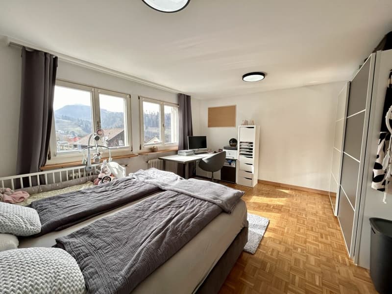 Row house in sunny hillside location with garage (5)