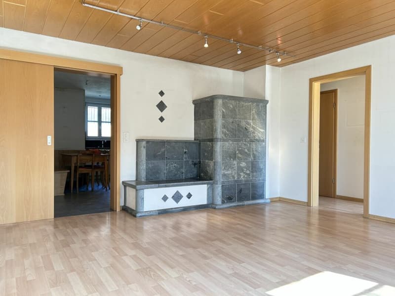 Zweifamilienhaus mit Scheune und Umschwung (3)