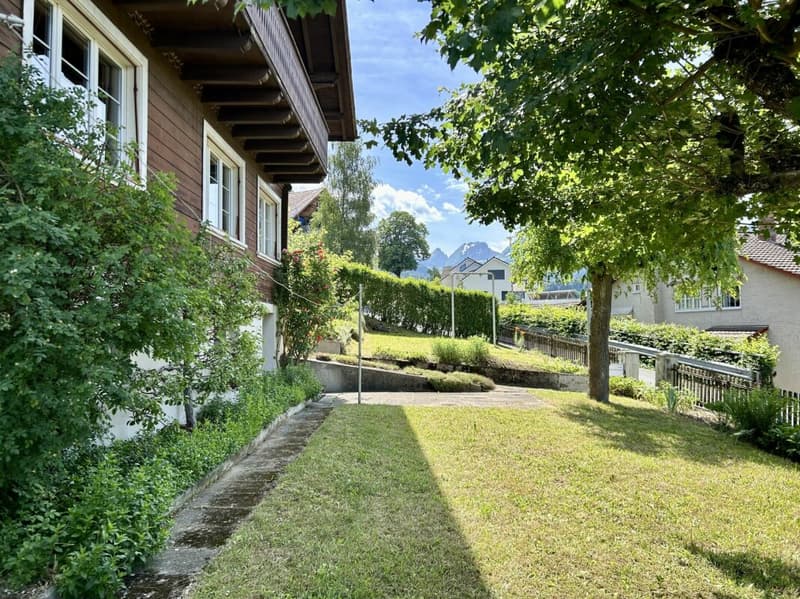 Chalet di legno affascinante con giardino e vista panoramica (16)