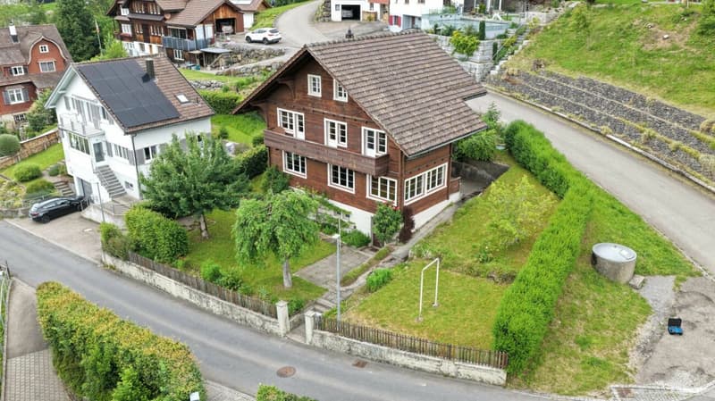 Chalet di legno affascinante con giardino e vista panoramica (18)