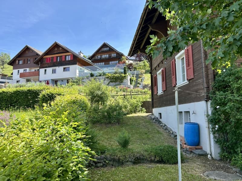 Chalet di legno affascinante con giardino e vista panoramica (15)