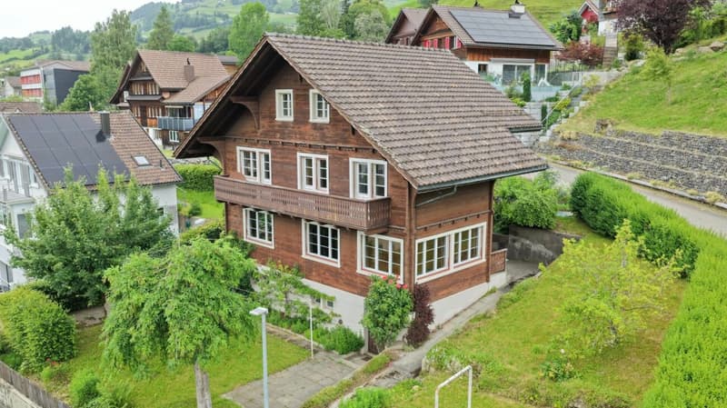 Chalet di legno affascinante con giardino e vista panoramica (1)
