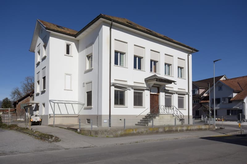 heimelige neuwertige 3.5 Zimmer-Dachwohnung 2. OG (11)