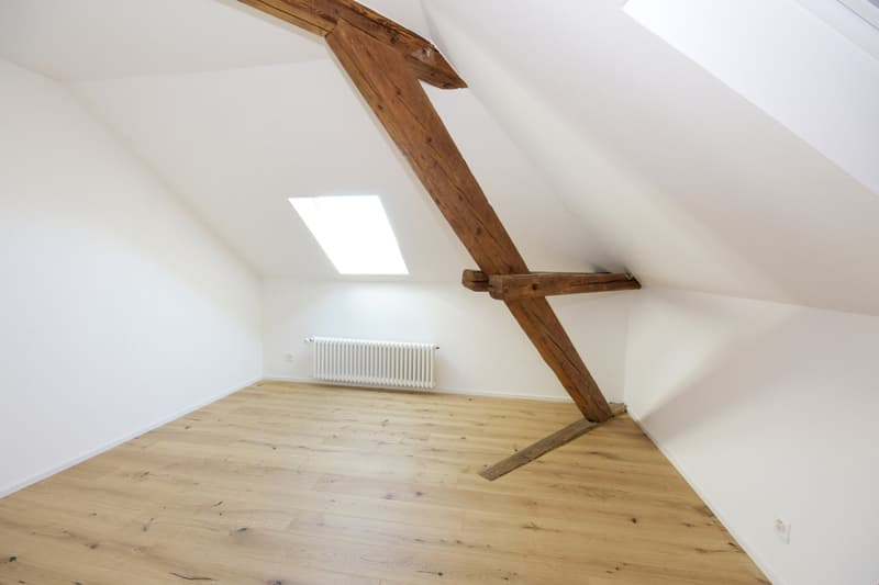 heimelige neuwertige 3.5 Zimmer-Dachwohnung 2. OG (6)