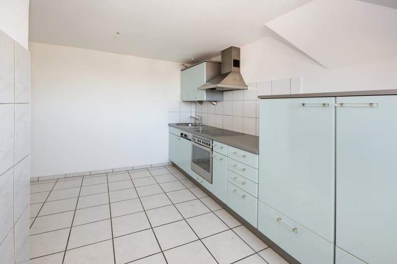 heimelige neuwertige 3.5 Zimmer-Dachwohnung 2. OG (10)