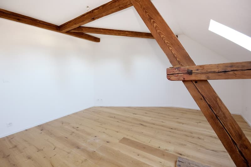 heimelige neuwertige 3.5 Zimmer-Dachwohnung 2. OG (5)