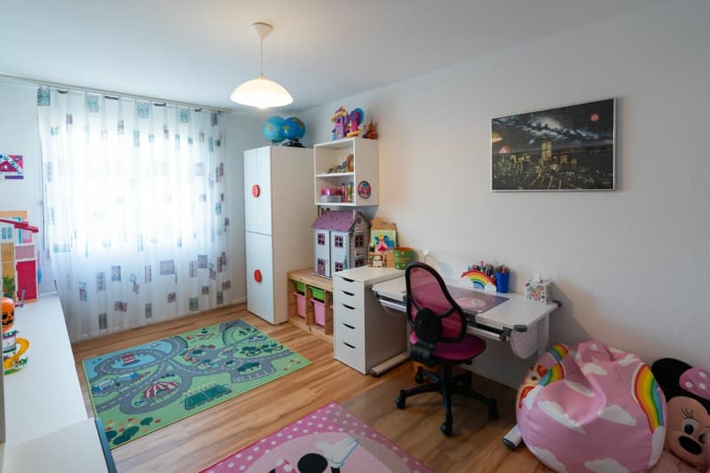 Espace de vie - maison mitoyenne bien entretenue dans un emplacement attractif. (12)