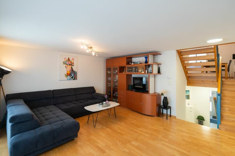 Espace de vie - maison mitoyenne bien entretenue dans un emplacement attractif. (3)