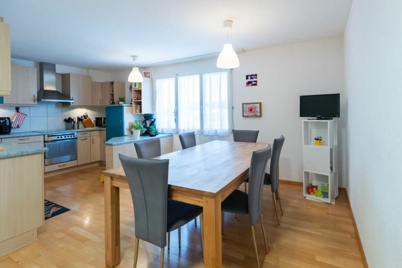 Espace de vie - maison mitoyenne bien entretenue dans un emplacement attractif. (6)