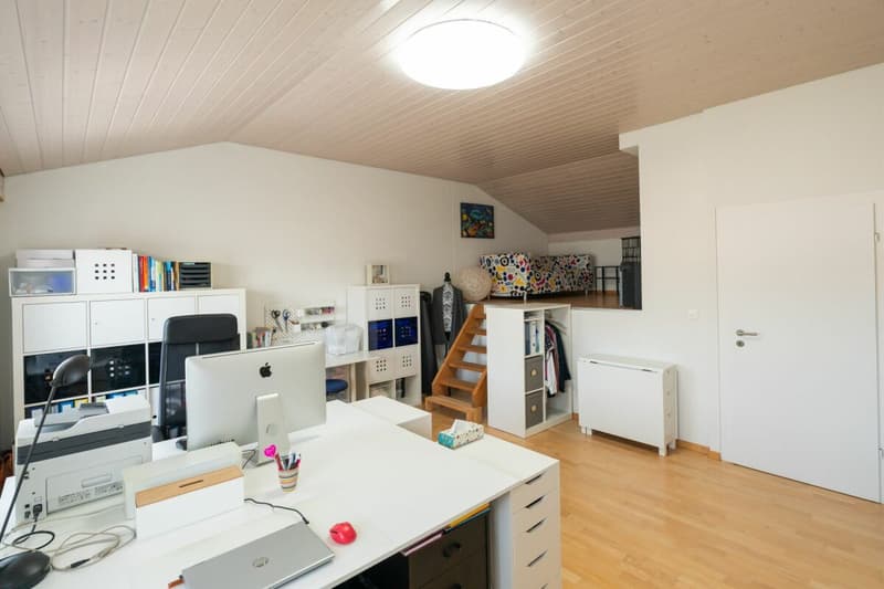 Espace de vie - maison mitoyenne bien entretenue dans un emplacement attractif. (15)