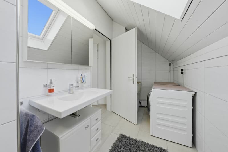 Appartement mansardé spacieux avec beaucoup de lumière et trois balcons (15)