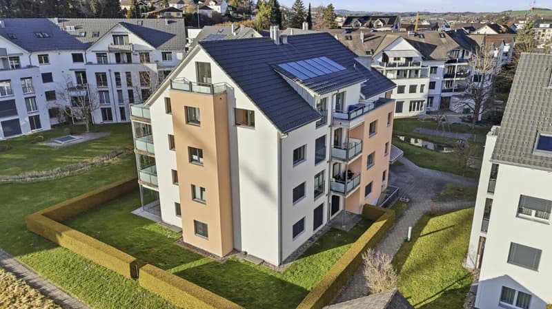 Appartement mansardé spacieux avec beaucoup de lumière et trois balcons (21)