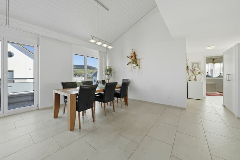 Appartement mansardé spacieux avec beaucoup de lumière et trois balcons (4)