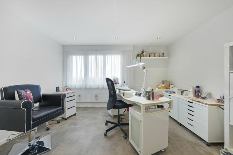 Exclusive living comfort: 5.5-room apartment with approximately 150 m² of living space (9)
