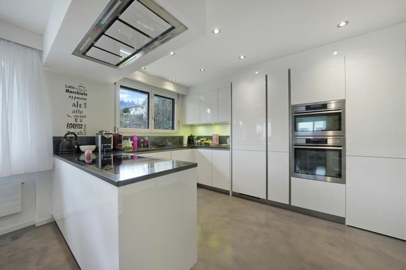 Exclusive living comfort: 5.5-room apartment with approximately 150 m² of living space (5)