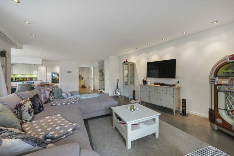 Exclusive living comfort: 5.5-room apartment with approximately 150 m² of living space (2)