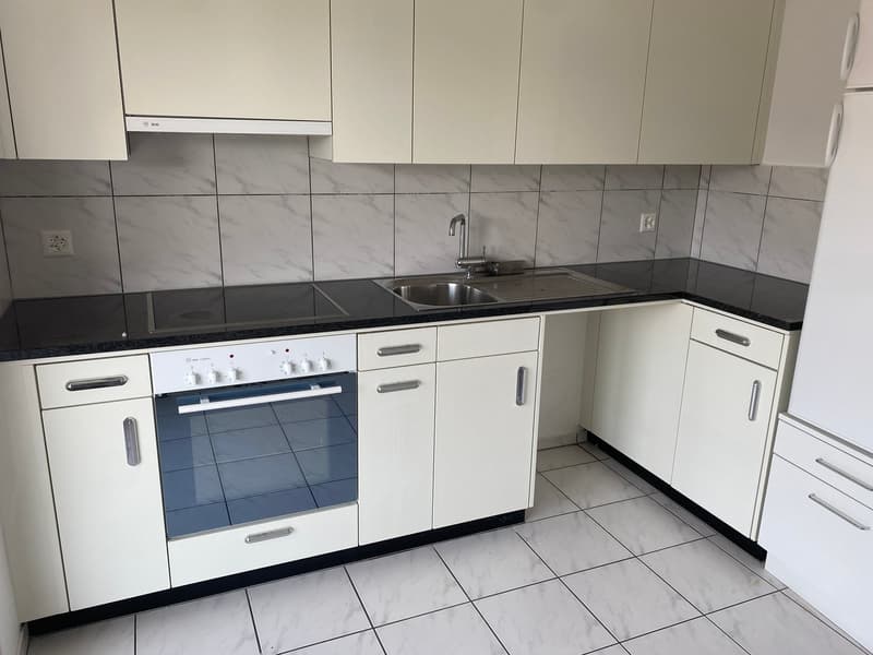*Frisch renovierte 4-Zimmerwohnung mit sonnigem Balkon* (2)