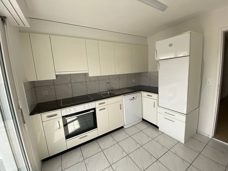 *Frisch renovierte 4-Zimmerwohnung mit sonnigem Balkon* (2)