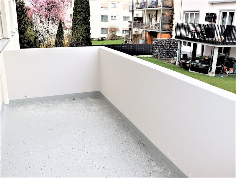 Bright, modern 1-room apartment with balcony (8)