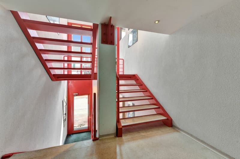 Stately residential and commercial building with two large apartments and versatile commercial space in a central location (32)