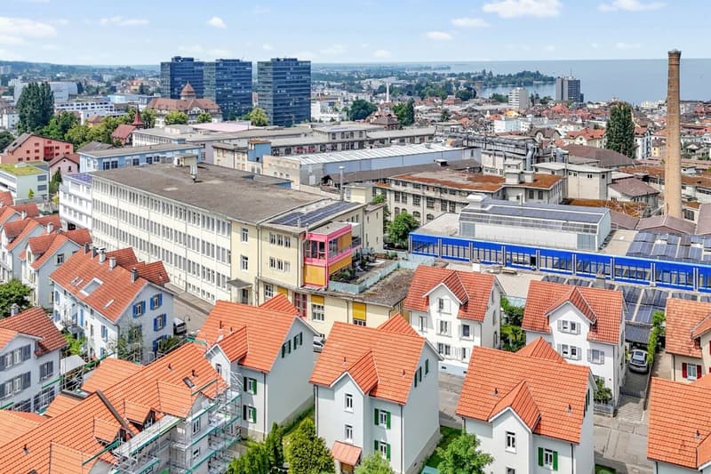 Stately residential and commercial building with two large apartments and versatile commercial space in a central location (10)