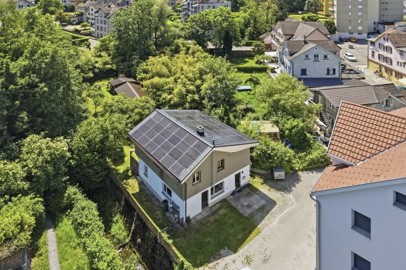 Casa familiare idillica, situata al centro, con paradiso di giardino e molto spazio circostante (39)