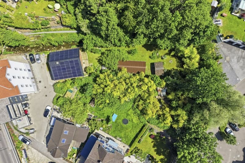 Casa familiare idillica, situata al centro, con paradiso di giardino e molto spazio circostante (36)