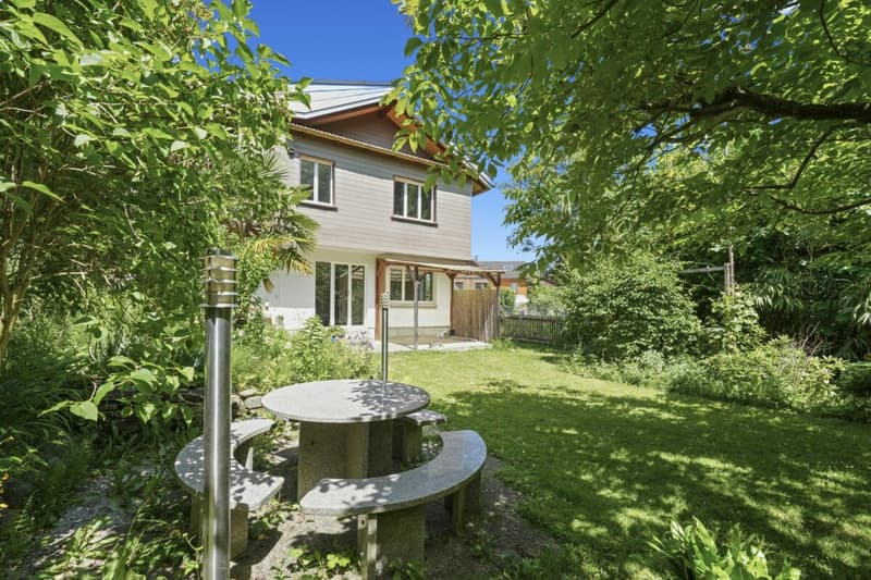 Casa familiare idillica, situata al centro, con paradiso di giardino e molto spazio circostante (30)