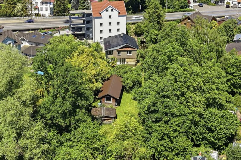 Casa familiare idillica, situata al centro, con paradiso di giardino e molto spazio circostante (38)
