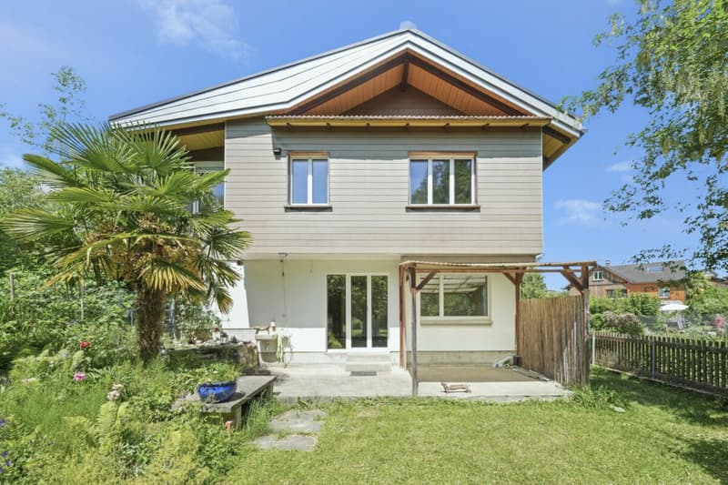 Casa familiare idillica, situata al centro, con paradiso di giardino e molto spazio circostante (2)