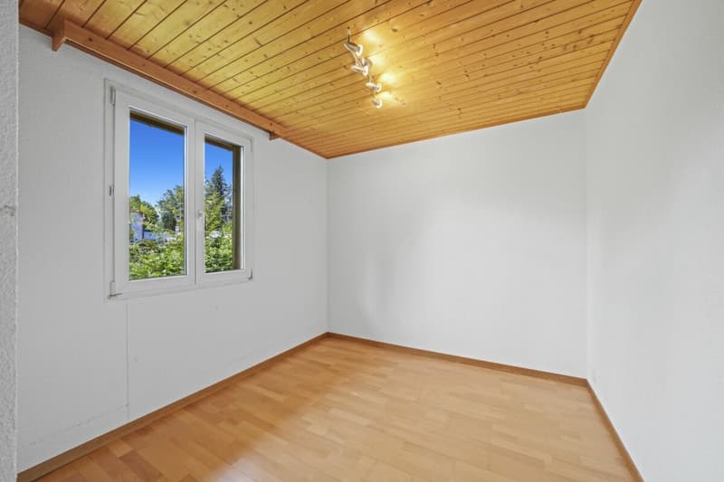 Casa familiare idillica, situata al centro, con paradiso di giardino e molto spazio circostante (21)