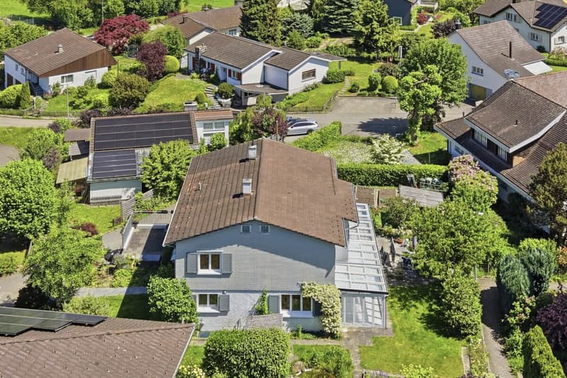 Charming semi-detached house with winter garden and garage in a dream location (45)