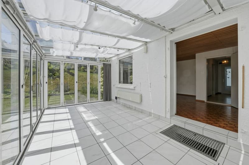 Charming semi-detached house with winter garden and garage in a dream location (7)