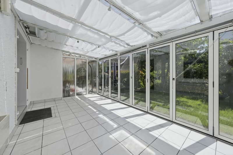 Charming semi-detached house with winter garden and garage in a dream location (8)