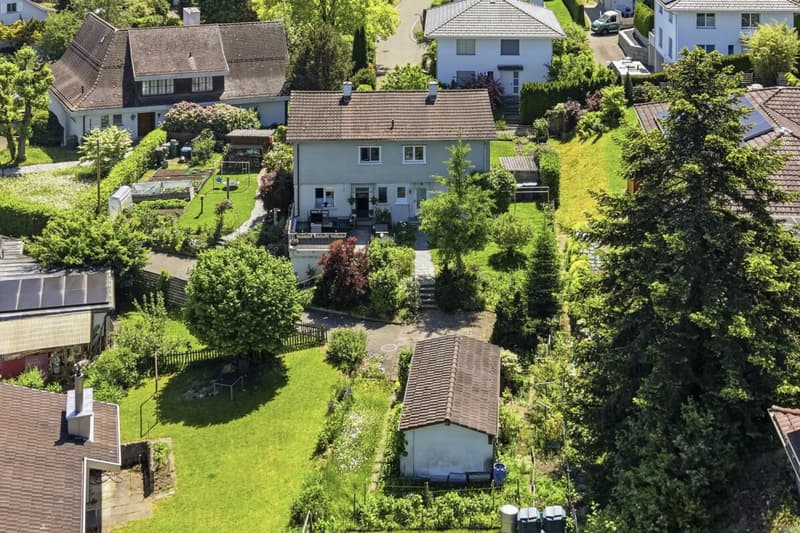 Charming semi-detached house with winter garden and garage in a dream location (46)