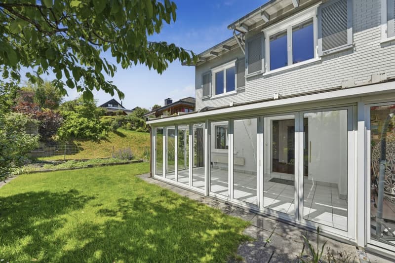 Charming semi-detached house with winter garden and garage in a dream location (2)