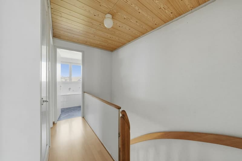 Charming semi-detached house with winter garden and garage in a dream location (17)