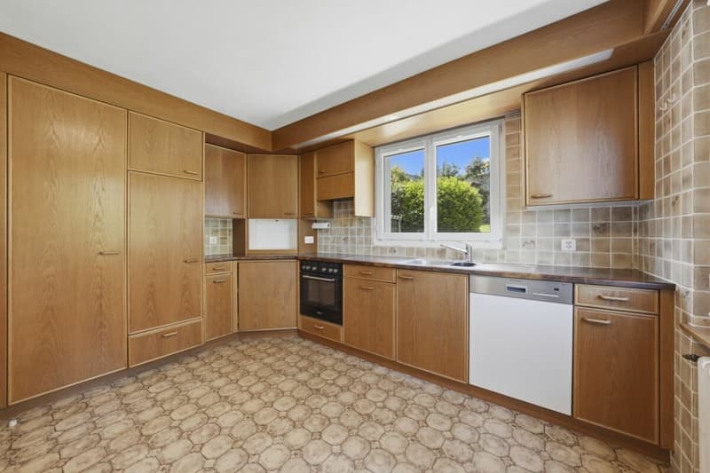 Charming semi-detached house with winter garden and garage in a dream location (15)