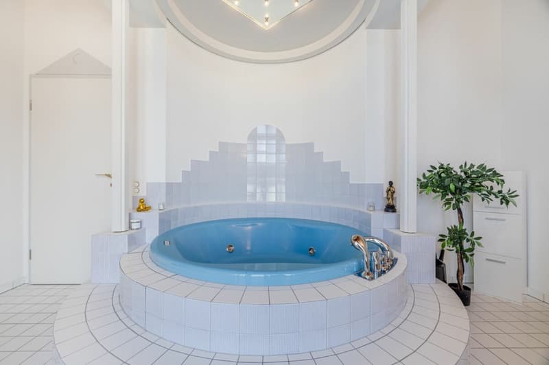 Representative and unique villa in top residential location with attractive lake view and separate apartment (31)