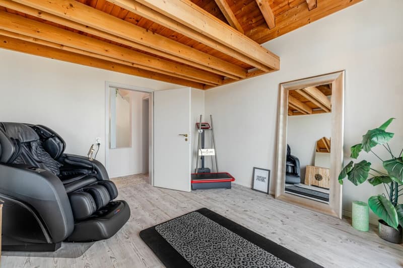 Representative and unique villa in top residential location with attractive lake view and separate apartment (34)