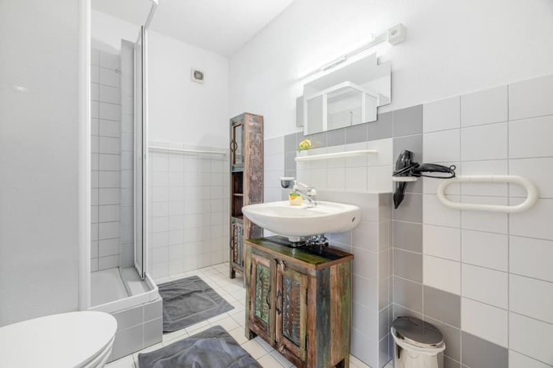Representative and unique villa in top residential location with attractive lake view and separate apartment (50)