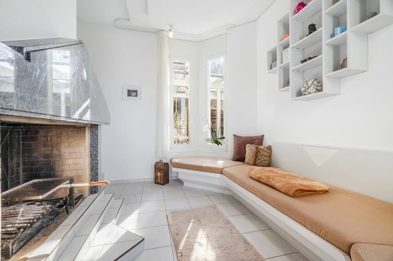 Representative and unique villa in top residential location with attractive lake view and separate apartment (23)
